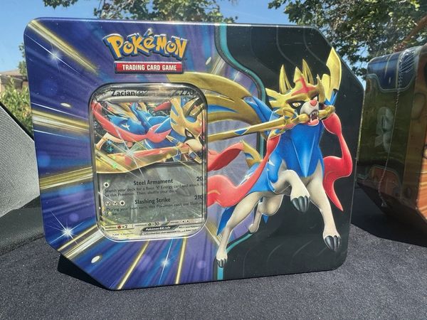 Thẻ bài Pokemon TCG Slashing Legends Tin 5 Pack Zacian ex mang đến các thẻ bài mạnh và đẹp cho mọi fan TCG