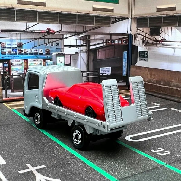 17 Mô hình xe Tomica Asia Original AO-02 Isuzu Elf Vehicle Transporter có thể bật mở chốt
