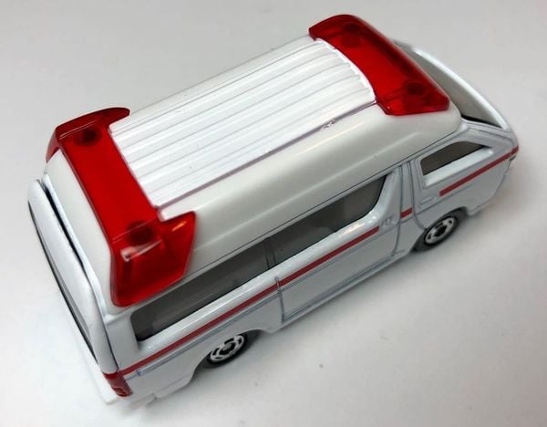 Shop bán Đồ chơi mô hình xe Tomica No. 79 Toyota Himedic Ambulance xe cứu thương màu đỏ trắng đẹp giá rẻ chất lượng tốt có giao hàng nhiều ưu đãi mua làm quà tặng sưu tầm