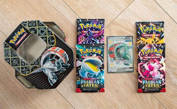 Thẻ bài PT111 Pokemon TCG Paldean Fates Tin Shiny Iron Treads ex hàng thiệt chính hãng màu sắc đẹp mắt random ngẫu nhiên may mắn