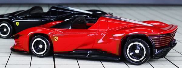 Xe đua mui trần màu đỏ Taraka Tomy Mô hình xe đua Tomica No. 46 Ferrari Daytona SP3