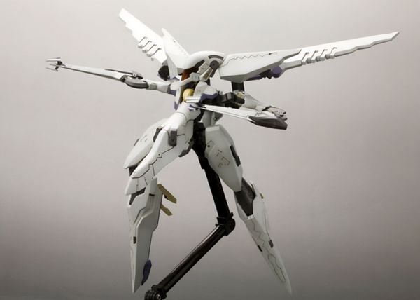mô hình lắp ráp Vic Viper Zone of the Enders KP202X tạo dáng chiến đấu cực ngầu