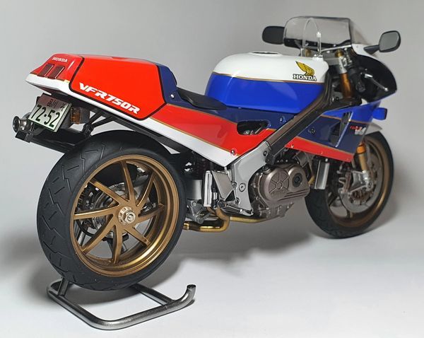 cách lắp mô hình xe đua Honda VFR750R RC30 1-12 Tamiya 14057