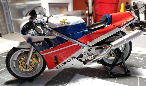 cách sơn mô hình xe đua Honda VFR750R RC30 1-12 Tamiya 14057