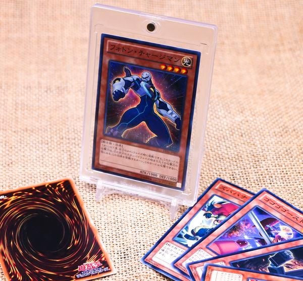 case cứng trưng bày bài Pokemon Yugioh