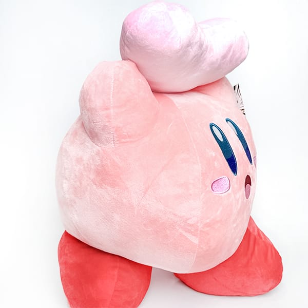 Cửa hàng bán thú bông Kirby siêu to cầm tim hồng dễ thương.JPG