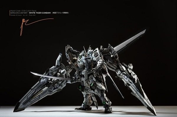 Custom Gundam Sengoku Astray White Tiger Gundam