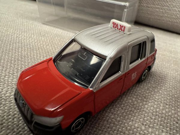 Tomica Asia Limited Hong Kong Taxi Urban Red là mô hình xe đồ chơi siêu đẹp để trưng bày