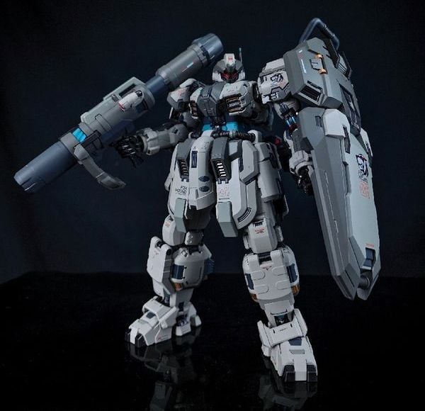Moshow Tyrant FOXHOUND Tactical Standard Illustrious Class 1 100 mô hình ráp sẵn chính hãng chi tiết tinh xảo