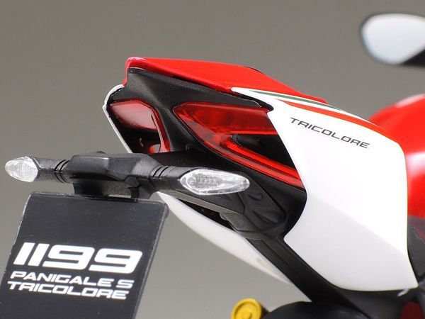 đánh giá mô hình xe Ducati 1199 Panigale S Tricolore 1/12 Tamiya 14132 đẹp nhất
