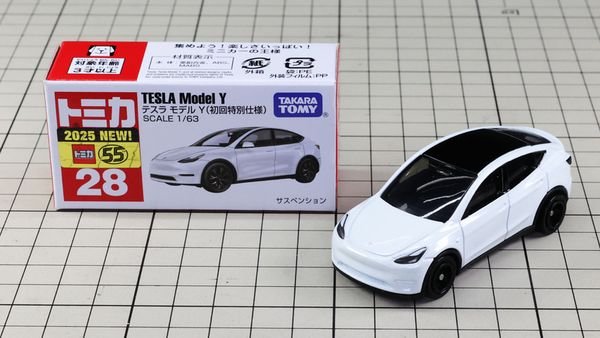 Tomica No. 28 Tesla Model Y Special First Edition thiết kế mô phỏng xe thật, tỉ lệ chuẩn xác