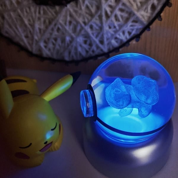 Đèn LED RGB trang trí hình bóng Poke Ball Pokemon Bulbasaur