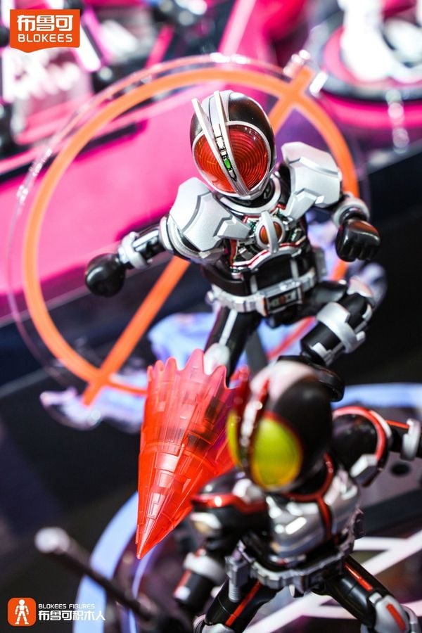 Mô hình lắp ráp Hộp Mù Blokees Figures Kamen Rider Galaxy Version 02 Accel World có khớp linh hoạt, tạo dáng cực chất