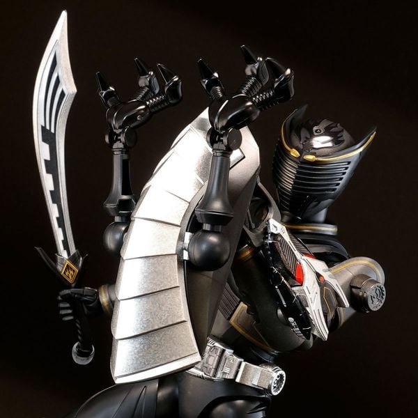 đồ chơi siêu nhân Masked Rider Ryuga Figure-rise Standard