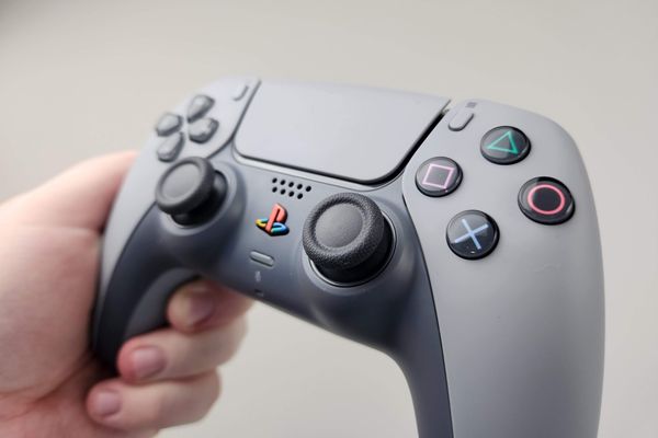 hướng dẫn sử dụng Tay cầm PS5 Dualsense 30th Anniversary chiến game cực đã thiết kế ấn tượng độc đáo