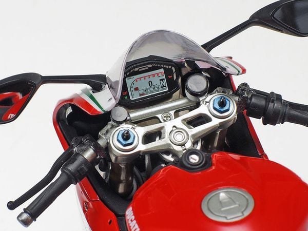 mô hình xe Ducati 1199 Panigale S Tricolore 1/12 Tamiya 14132 chất lượng cao
