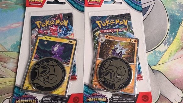 Thẻ bài Pokemon TCG SV06 Twilight Masquerade Checklane Blister tiếng Anh là cơ hội để bạn thu thập các thẻ bài mạnh và hiếm