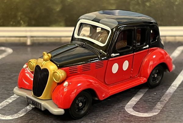 Đồ chơi mô hình xe Dream Tomica No. 176 Disney Motors Dreamstar IV Mickey Mouse màu đỏ đen đẹp bền chất lượng tốt mua làm quà tặng sưu tầm trang trí
