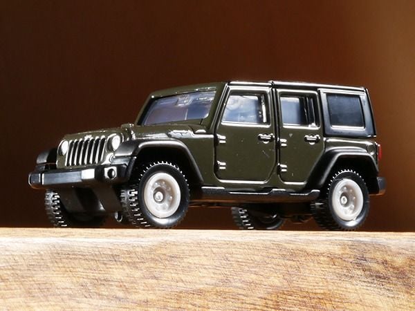 Đồ chơi mô hình xe Tomica No. 80 Jeep Wrangler đẹp mắt chất lượng tốt giá rẻ mua trưng bày trang trí sưu tầm bàn học làm việc chính hãng nhật bản