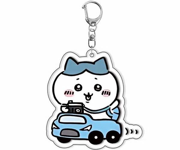 Móc khóa nhân vật Chiikawa ngồi xe thiết kế đáng yêu và chất lượng tốt, là phụ kiện thời trang cực đỉnh