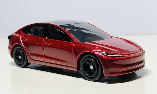 Tomica No. 98 TESLA Model 3 Special First Edition là mô hình xe đồ chơi siêu đẹp để trưng bày