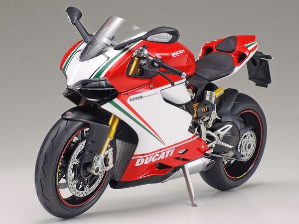 review mô hình xe Ducati 1199 Panigale S Tricolore 1/12 Tamiya 14132