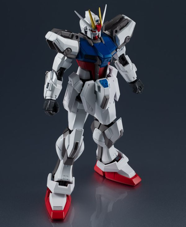 figure GAT-X105 Strike Gundam Gundam Universe Nhật Bản