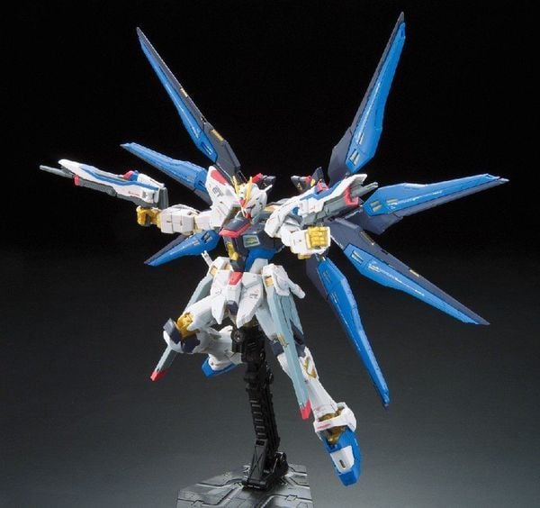 figure Strike Freedom Gundam RG chính hãng