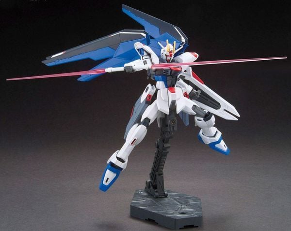 Freedom Gundam Revive Ver HG Bandai 