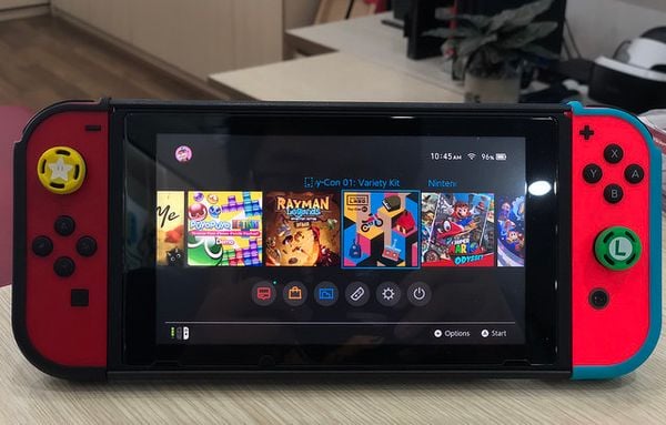 Gắn case ốp cho Nintendo Switch