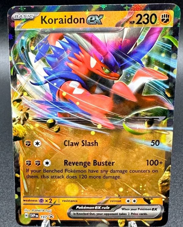 Sở hữu các thẻ siêu hiếm trong gói bài Pokemon TCG Slashing Legends Tin 4 Pack Koraidon ex