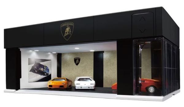 Hộp trưng bày mô hình có đèn Tomica Garage Lamborghini Edition
