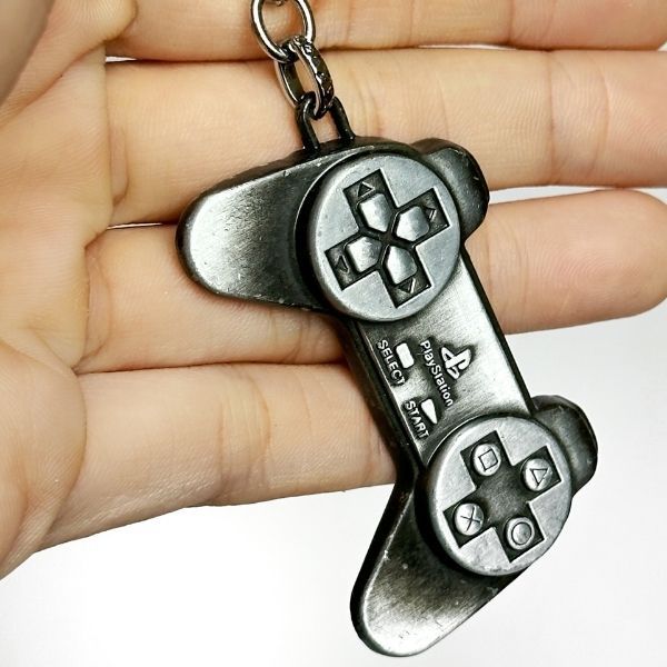 Phụ kiện trang trí Móc khóa kim loại tay game PS1 PlayStation DualShock