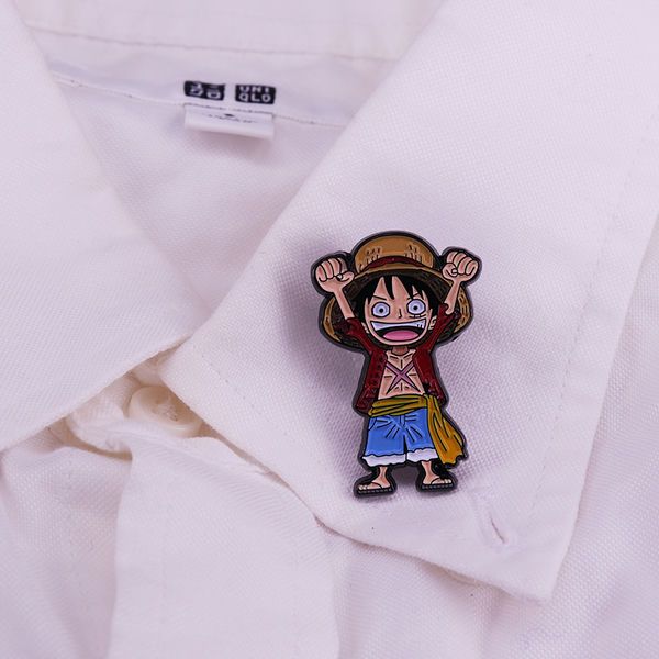 Pin cài áo huy hiệu kim loại hình Luffy One Piece quà tặng chất lượng cao giá tốt