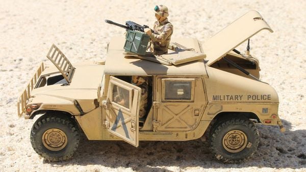 Mô hình quân sự xe bọc thép M1025 Humvee Armament Carrier 1 35 - Tamiya 35263 trang trí trưng bày phòng khách phòng ngủ không gian sống góc học tập làm việc