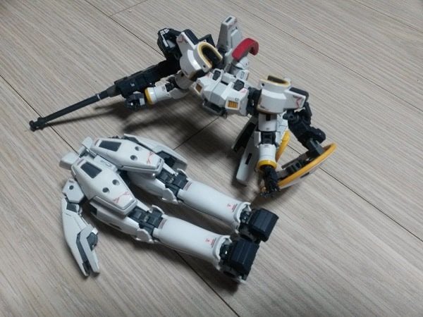 Sửa mô hình Gundam bị gãy bằng keo dán Gundam chuyên dụng