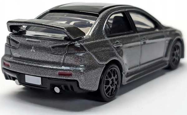 Mẫu xe hơi Tomica Premium 02 Mitsubishi Lancer Evolution Final Edition thích hợp làm quà cho người yêu xe