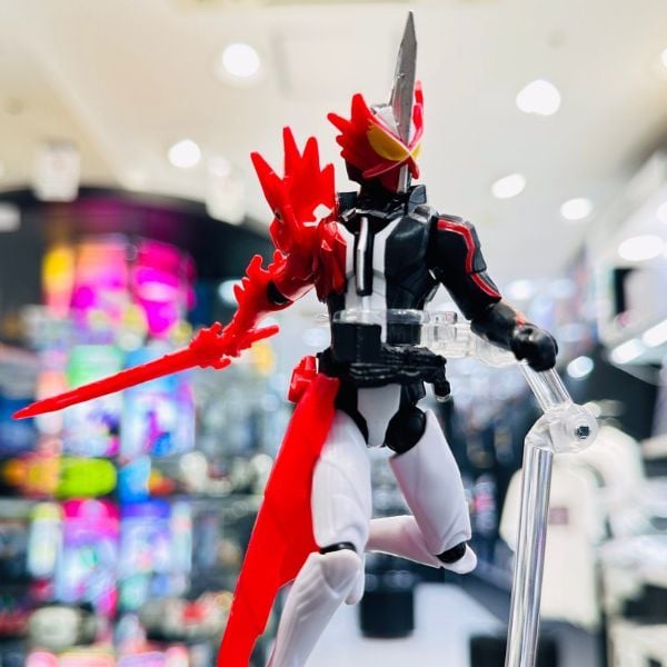 Kamen Rider Action Figure Mini Vol 2 Saber có màu đỏ nổi bật