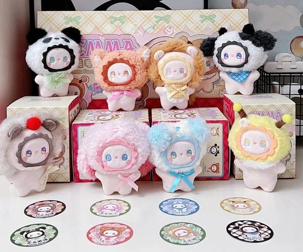 Hộp Mù Thú Bông Emma Fuzzy Family Squishy RE78 là món quà tuyệt vời cho những ai yêu thích sự ngẫu nhiên và dễ thương