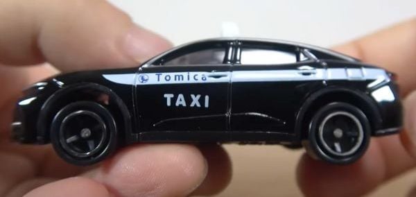 Xe mô hình Tomica Event 14 Toyota Crown Crossover nShop giao hàng hỏa tốc
