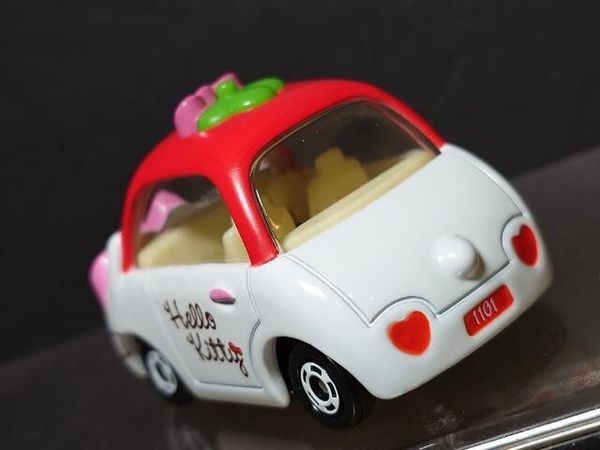 Mua xe đồ chơi Dream Tomica No. 152 Hello Kitty mô hình chính hãng trưng bày làm quà tặng