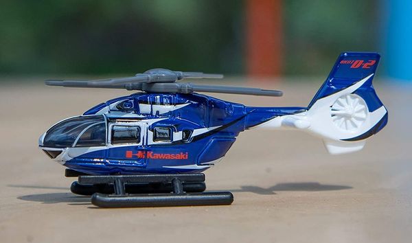 Đồ chơi mô hình xe Tomica No. 104 BK117 D-2 Helicopter trực thăng màu xanh cao cấp thiết kế đẹp mắt chất lượng tốt giá rẻ mua trưng bày trang trí sưu tầm làm quà tặng