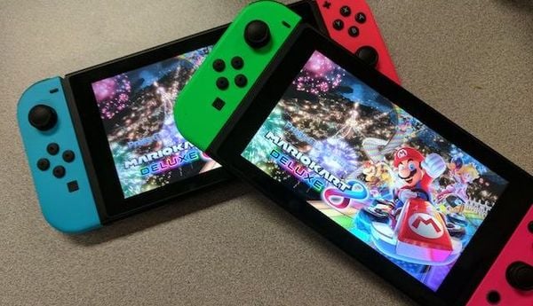 Máy Nintendo Switch chơi game độc quyền
