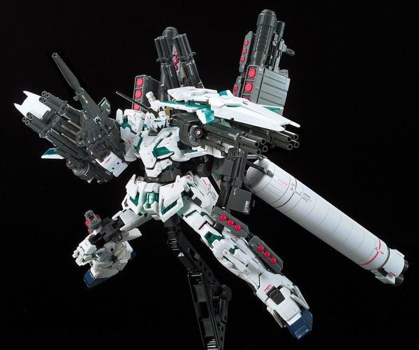 mô hình Full Armor Unicorn Gundam RG Nhật Bản