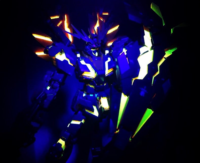 Mô hình Gundam Banshee Unicorn phát sáng