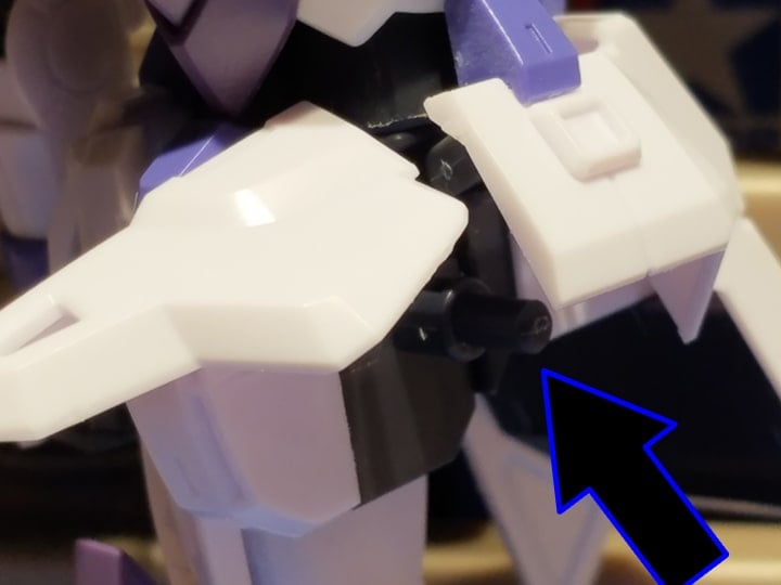 mô hình Gundam lỏng khớp háng