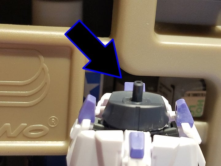 mô hình gundam lỏng khớp hông