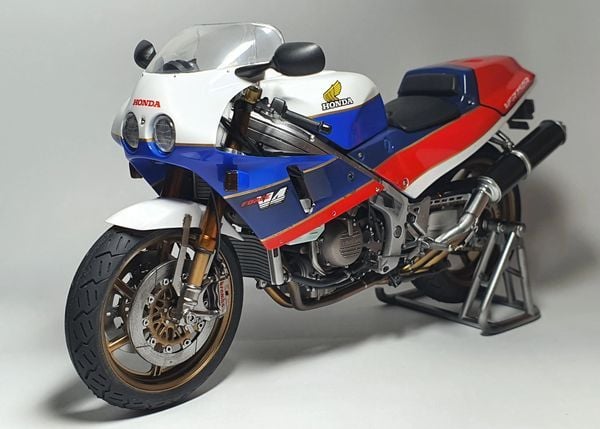 Tamiya 14057 Honda VFR750R 1:12 Scale Model Kit - Detailed Motorcycle Build