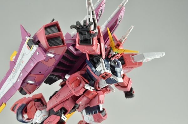 mô hình Justice Gundam RG