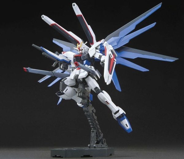mua Freedom Gundam Revive Ver HG chính hãng